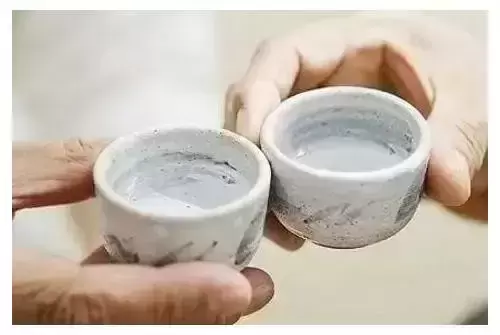 如何在酒桌上敬酒说话(哪些敬酒词简单又得体)