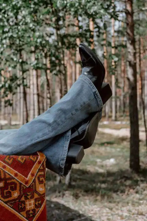 酸洗牛仔裤历史_牛仔裤流行趋势_最新款牛仔裤