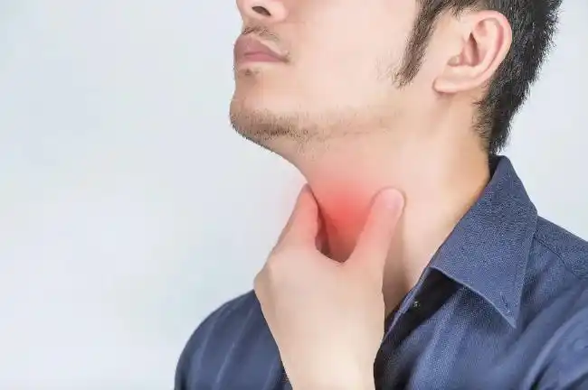 真菌性咽喉炎_抗生素使用误区_嗓子疼就吃抗生素？当心“引来”真菌