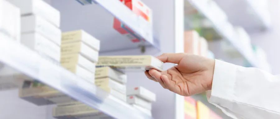 抗生素治疗细菌感染_嗓子疼就吃抗生素?当心“引来”真菌_抗生素使用误区