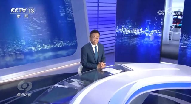 cctv13新闻男主播_候丰CCTV13首秀_候丰新闻1+1节目