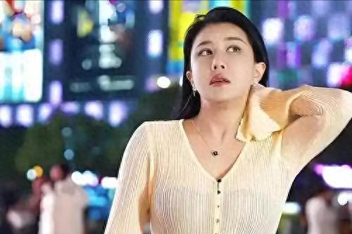 42岁香港艳星下嫁山东农村，曾不雅照满天飞，现状曝光，她后悔吗