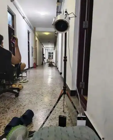 东北高温下学生花式避暑，哈工大招生打出“空调牌” 气象专家：当地将迎降雨降温