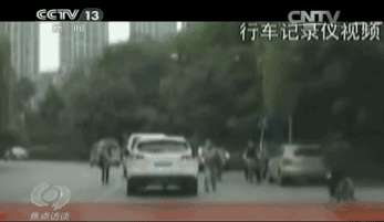敲诈勒索案_高速上豪车碰瓷党 疯狂作案300起_司机防碰瓷技巧