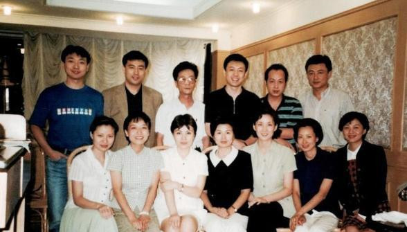 新闻播报视频_李瑞英 央视新闻联播 播报员