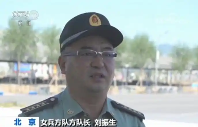 央视记者探访阅兵训练场丨女兵方队：绽放阅兵场的最美芳华