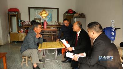 收花生找到姥姥丢了12年的金镯子_拾金不昧纠纷案件法院审理_清晨赶集遗失金手镯众人说出捡拾者矢口否认