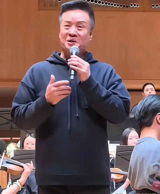 阎维文塌房事件_阎维文简历 千金_阎维文七千卫衣争议