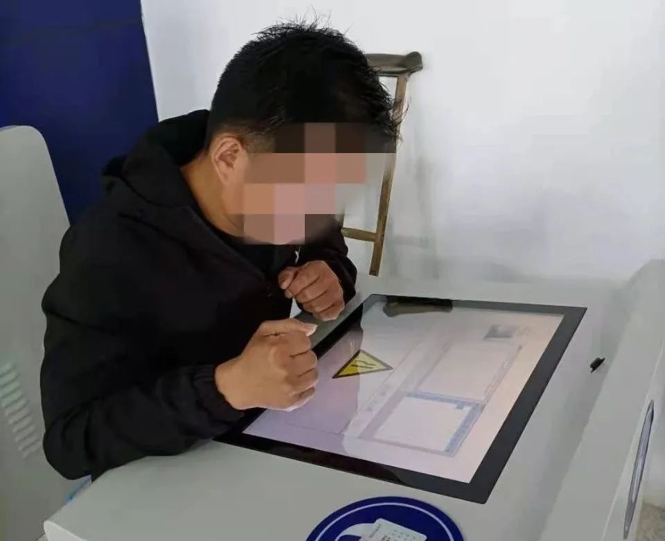 残疾人申领驾驶证条件_菏泽交警为残疾人办驾考_残疾人驾驶证