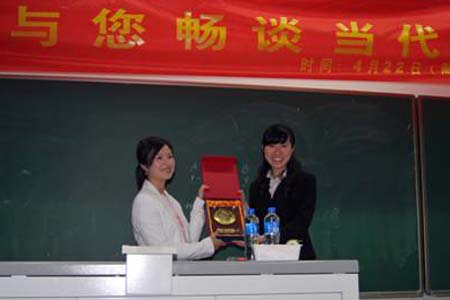 张泉灵北大演讲：用青春与责任去丰满生命