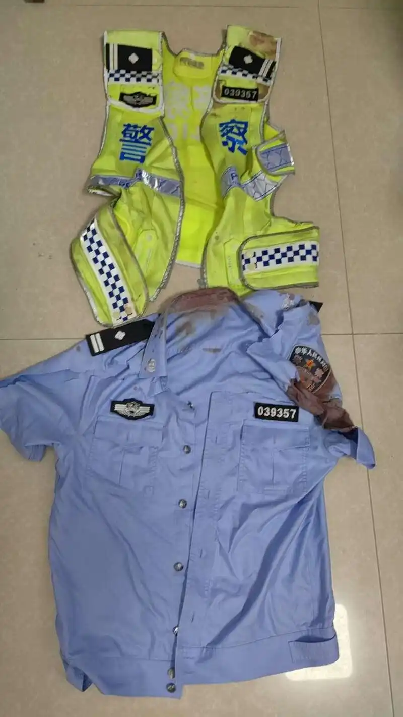 交警大队中队长执法现场被撞牺牲_武汉交警蒋仲超牺牲_蒋仲超交警顶车牺牲事件