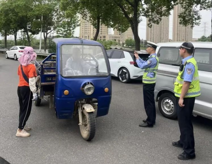 痛别!交警蒋仲超受伤昏迷12天后因公牺牲