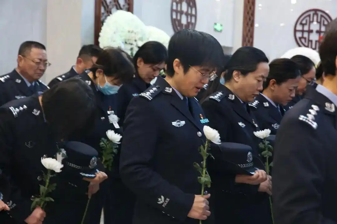 滨州市博兴县公安局交警大队指导员王博因公牺牲_民警王博牺牲事件详情_交警大队中队长执法现场被撞牺牲
