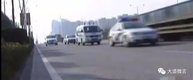 杜传旺高压气体事件_山东夏津汽修厂男孩被灌气昏迷_杜传旺被充气时照片