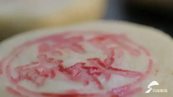 潍坊信昌糕点 重油月饼 潍坊非遗月饼_武汉现超大月饼重388斤 500人排队吃