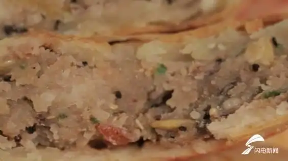 武汉现超大月饼重388斤 500人排队吃_潍坊信昌糕点 重油月饼 潍坊非遗月饼