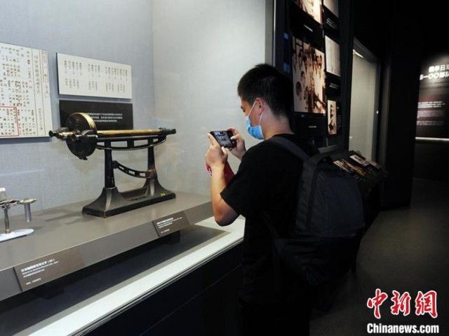 长春市民参观展览。 刘栋 摄