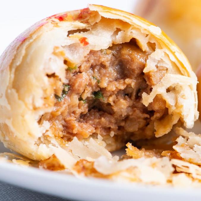 武汉现超大月饼重388斤 500人排队吃_上海鲜肉月饼排名_真老大房鲜肉月饼做法