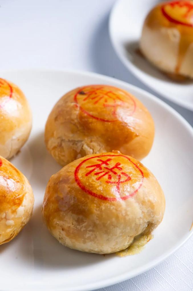 武汉现超大月饼重388斤 500人排队吃_真老大房鲜肉月饼做法_上海鲜肉月饼排名