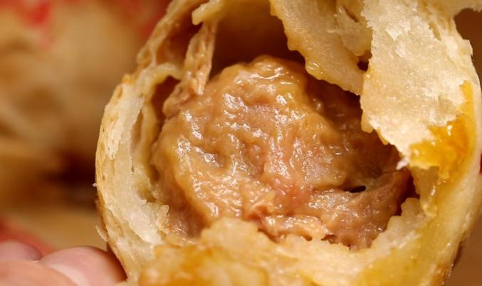 武汉现超大月饼重388斤 500人排队吃_上海鲜肉月饼排名_真老大房鲜肉月饼做法