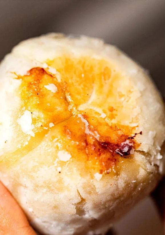 武汉现超大月饼重388斤 500人排队吃_真老大房鲜肉月饼做法_上海鲜肉月饼排名