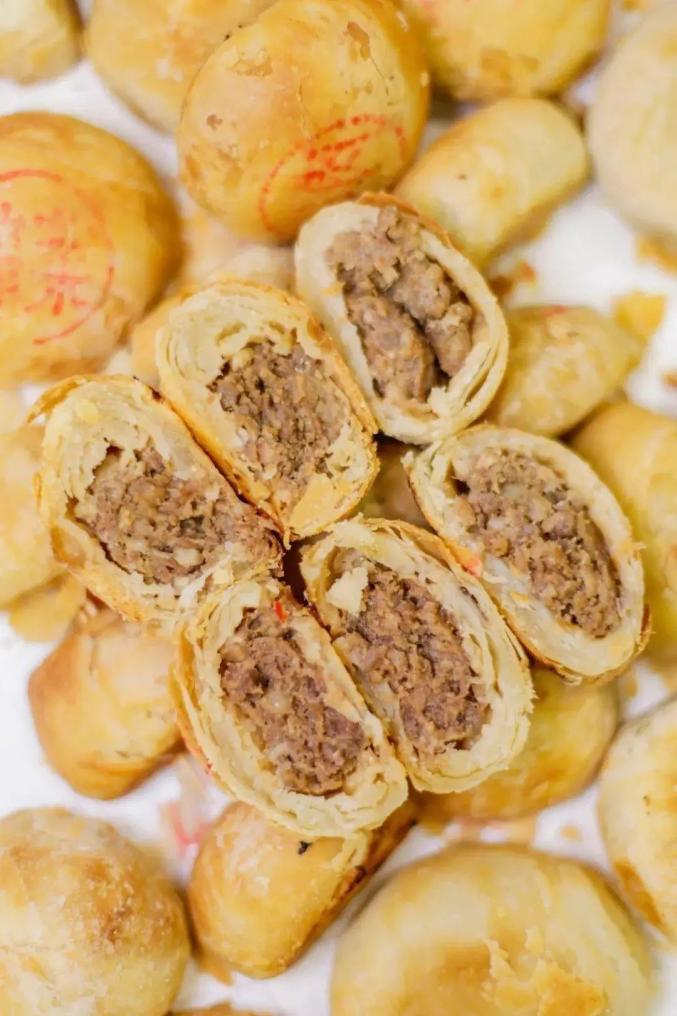 上海鲜肉月饼排名_真老大房鲜肉月饼做法_武汉现超大月饼重388斤 500人排队吃