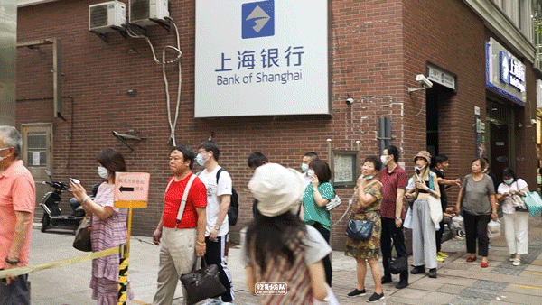 真老大房鲜肉月饼做法_上海鲜肉月饼排名_武汉现超大月饼重388斤 500人排队吃