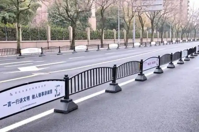 漕河泾街道文明小花宣传标牌_提升城市文明形象温馨提示牌_做校园文明提示牌图片