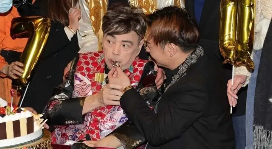 香港知名女歌手病危被送入icu抢救_香港乐坛巨星张伟文病危_张伟文ICU现状与病情分析