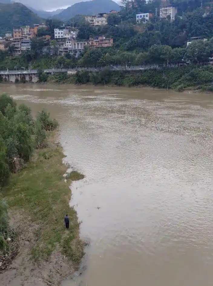 3人造谣“新郎因加彩礼跳河”被罚_网民发布不实信息被查处_陕西安康旬阳市网络谣言案件