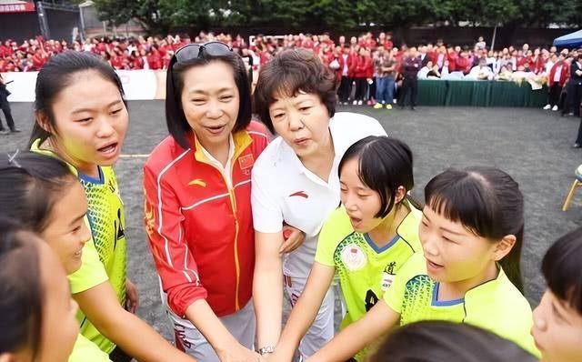 女排五冠王梁艳_退役经商亿万富婆梁艳_女排梁艳女儿