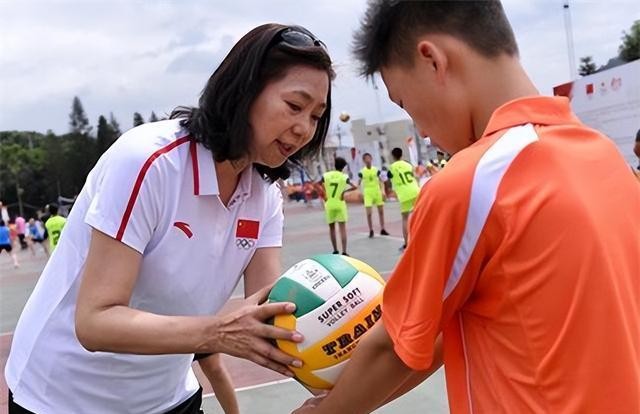 女排梁艳女儿_女排五冠王梁艳_退役经商亿万富婆梁艳