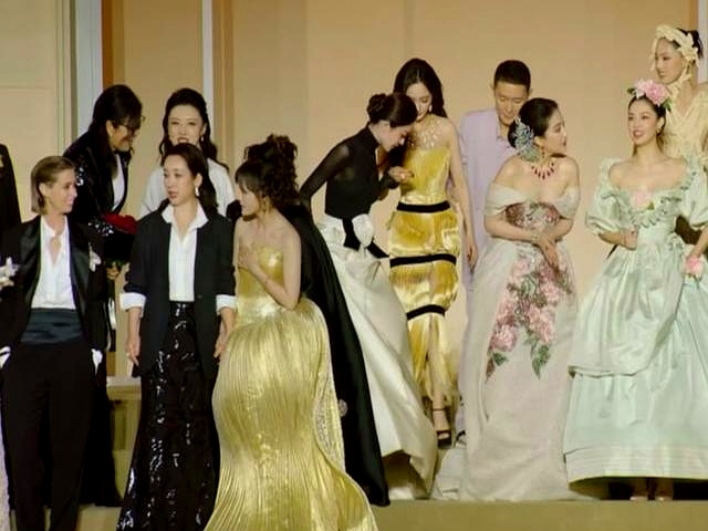 刘亦菲杨幂礼服尴尬_女星红毯大尺度着装_百万高定红毯崩线