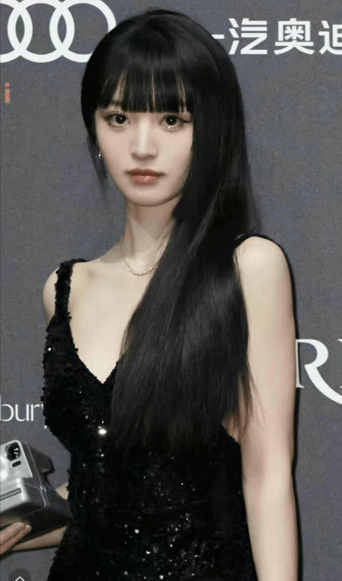 女星红毯大尺度着装_女明星穿搭_红毯造型