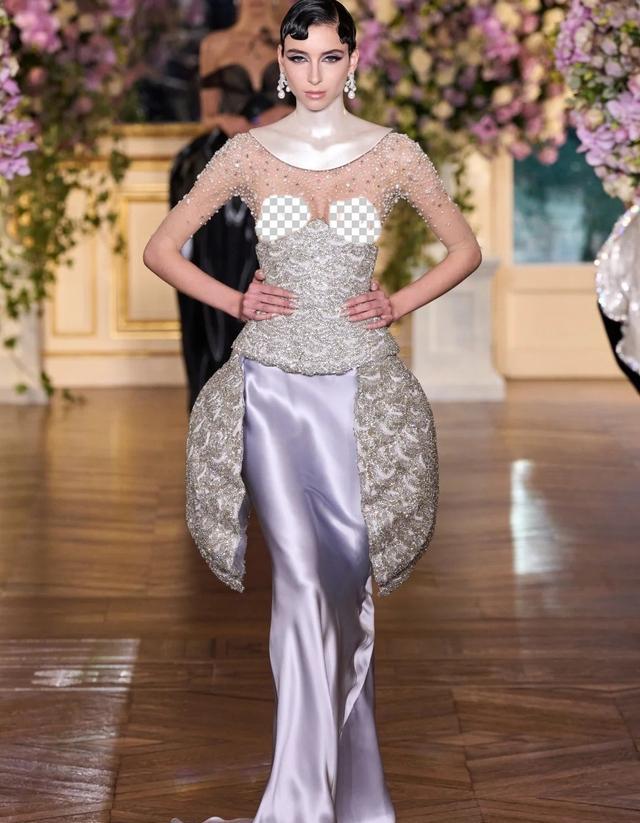 高定文化适应_女星红毯大尺度着装_杨幂缝礼服