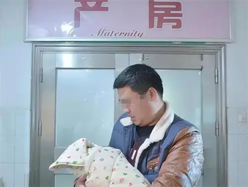 2022年刚生的女儿失踪，婆婆抱来男孩让我养，看到鉴定后我果断报警