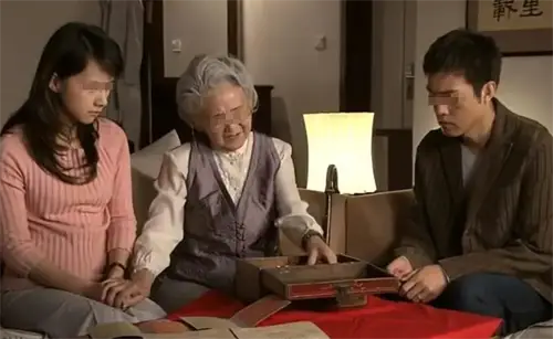 女子引产被拒诞下女婴被医生抱养_婆婆收养男婴真相_重男轻女婆婆卖孙女事件