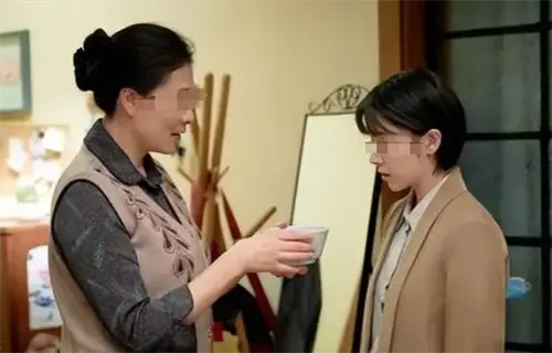 重男轻女婆婆卖孙女事件_女子引产被拒诞下女婴被医生抱养_婆婆收养男婴真相