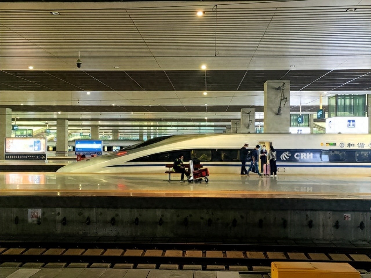 郑州交通实时新闻_郑州南站8台17线高架候车_郑州南站用地审批加速
