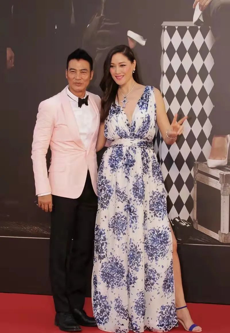 甄子丹汪诗诗婚姻幸福_吕良伟杨小娟长期恩爱_吕良伟第二任老婆