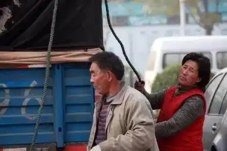 跟长途货车司机的小姐_开大货车跑长途带老婆 小情人 带小姐