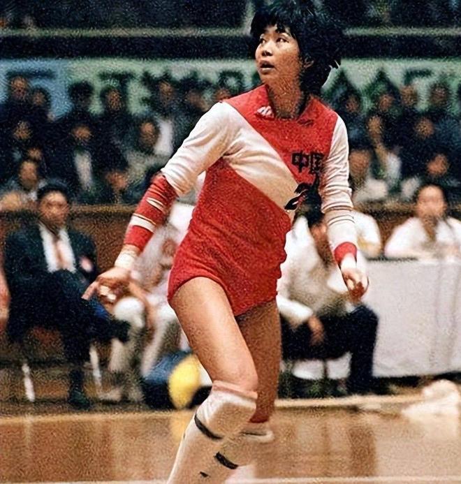 她是女排五冠王，退役后下海经商，女儿是清华博士，63岁现状如何