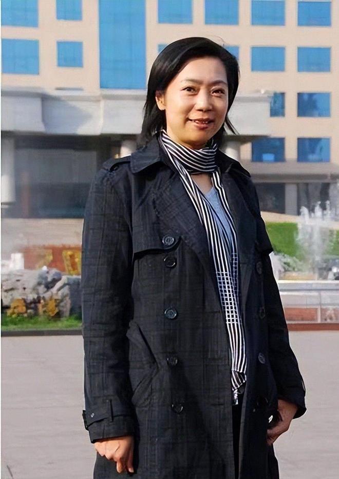 中国女排五连冠梁艳 退役后生活 低调幸福_女排梁艳女儿