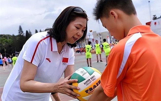 女排梁艳女儿_中国女排五连冠梁艳 退役后生活 低调幸福