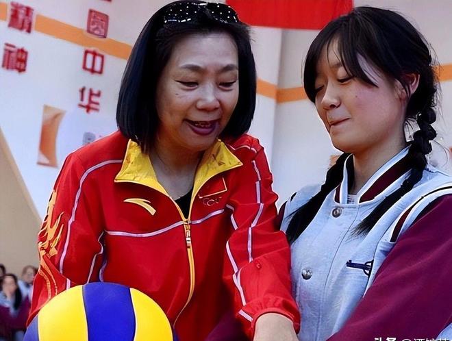 女排梁艳女儿_中国女排五连冠梁艳 退役后生活 低调幸福