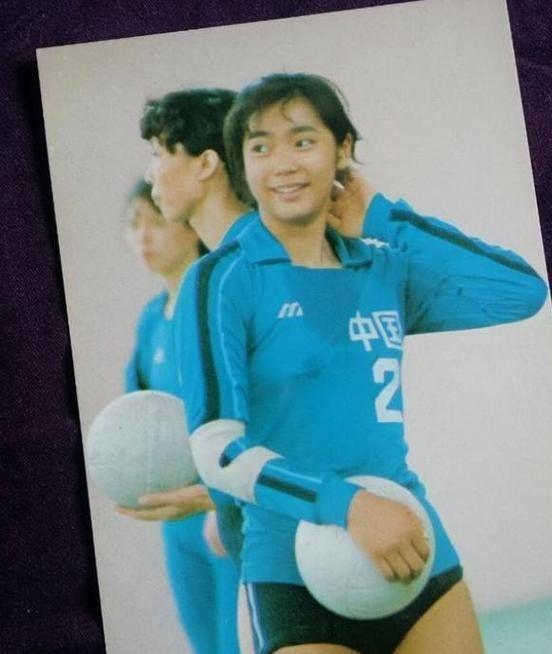 女排梁艳女儿_中国女排五连冠梁艳 退役后生活 低调幸福