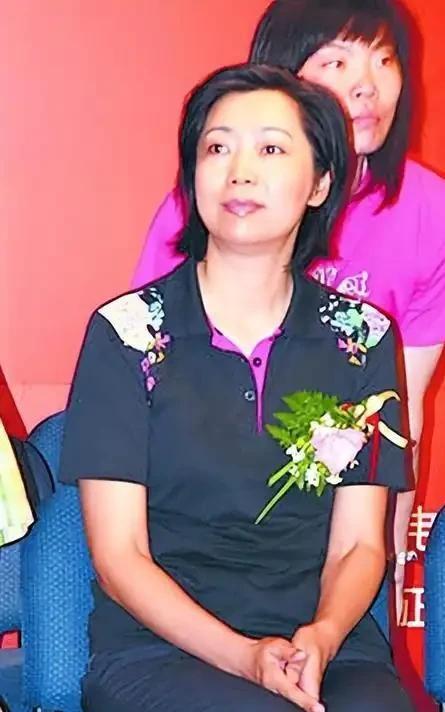 中国女排五连冠梁艳 退役后生活 低调幸福_女排梁艳女儿