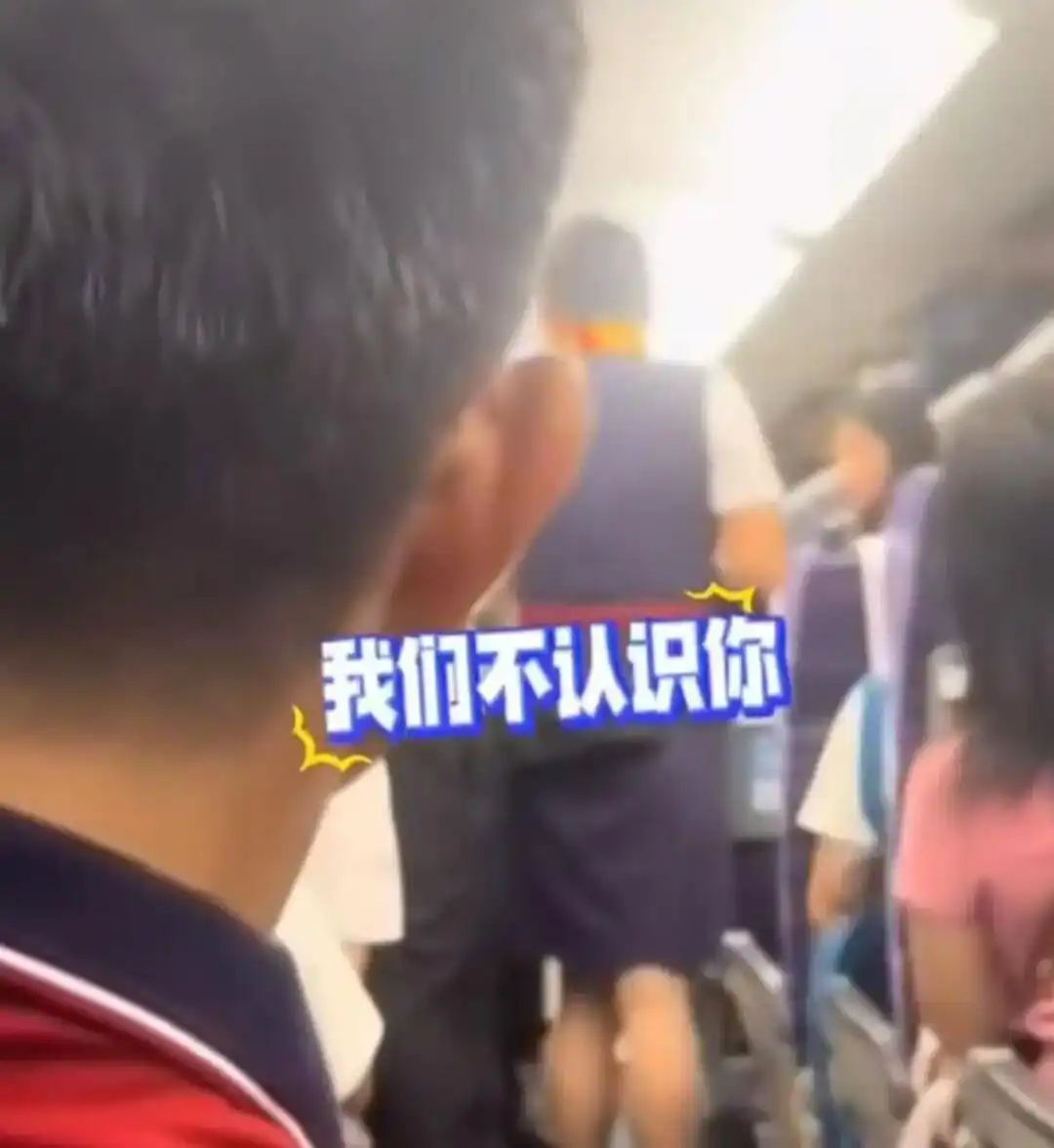 广州铁路公安通报“高铁上陌生男子对7岁女童又亲又摸”：余某某（男，34岁）在车厢对女童实施猥亵，已被刑拘