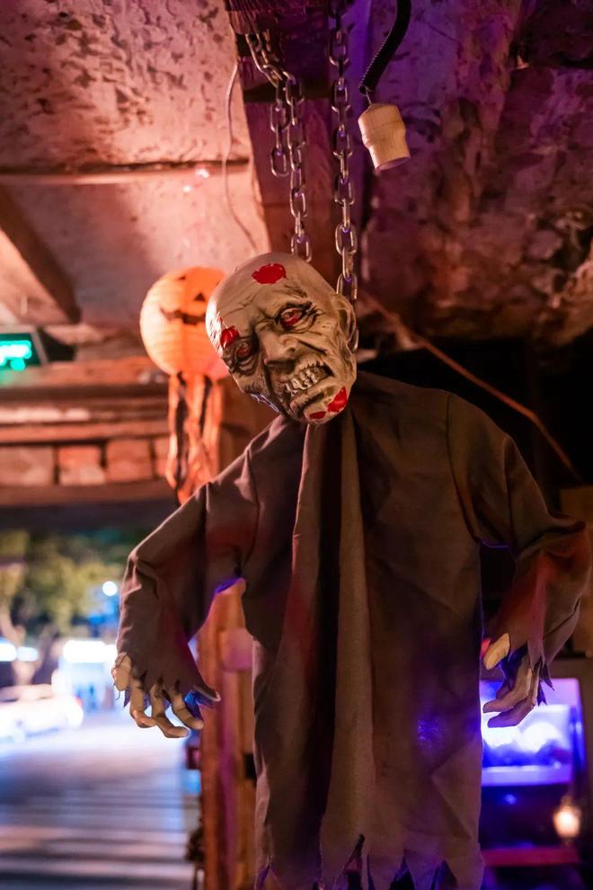 上海万圣节City Walk打卡攻略_上海鬼屋_愚园路万圣节主题店推荐