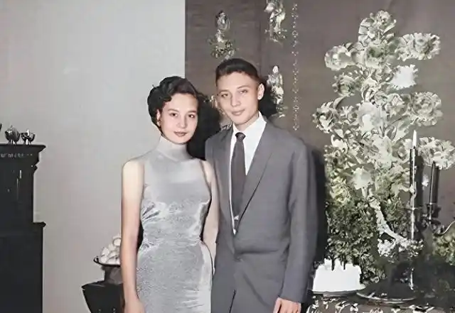 蒋经国深爱女儿蒋孝章，每张合影都笑容灿烂，风采照人引人羡慕